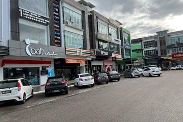 Jalan Austin Heights