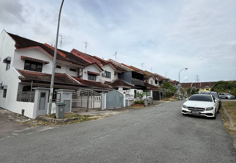 Taman Mount Austin