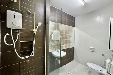 Maple Red, Adda Heights