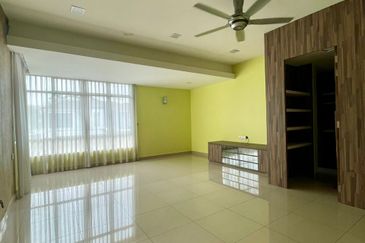 Maple Red, Adda Heights