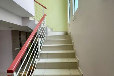 Maple Red, Adda Heights