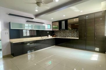 Maple Red, Adda Heights