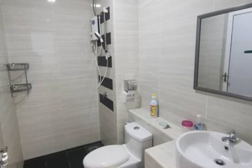 D'Summit Residences @ Kempas Utama