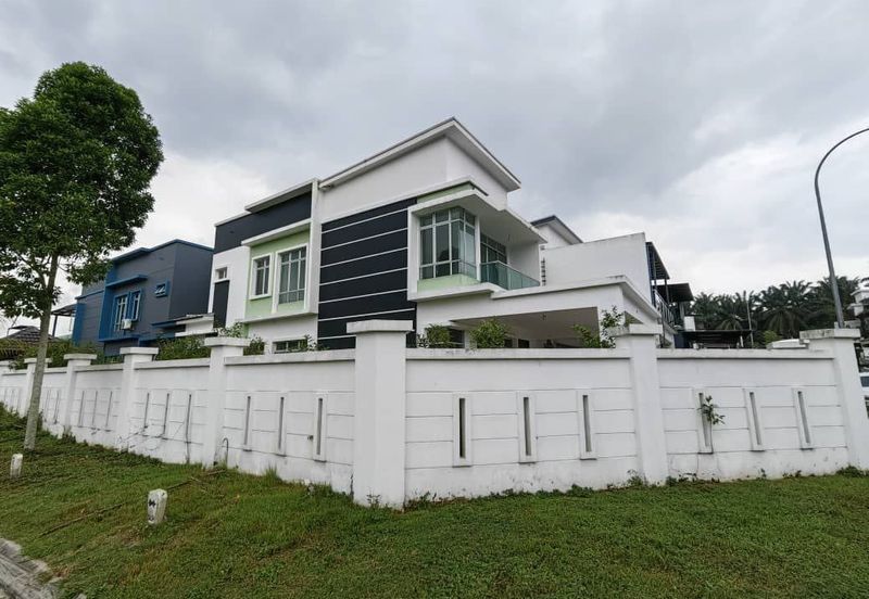 Double Storey Cluster Corner House Lot Taman Kempas Utama Johor Bahru For Sale