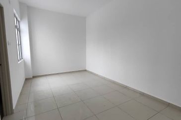 Double Storey Cluster Corner House Lot Taman Kempas Utama Johor Bahru For Sale