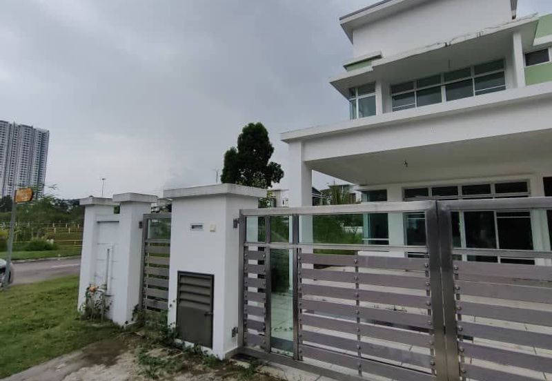 Double Storey Cluster Corner House Lot Taman Kempas Utama Johor Bahru For Sale