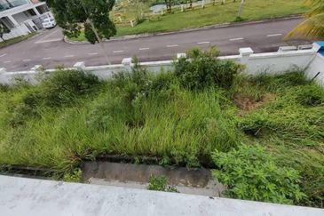 Double Storey Cluster Corner House Lot Taman Kempas Utama Johor Bahru For Sale