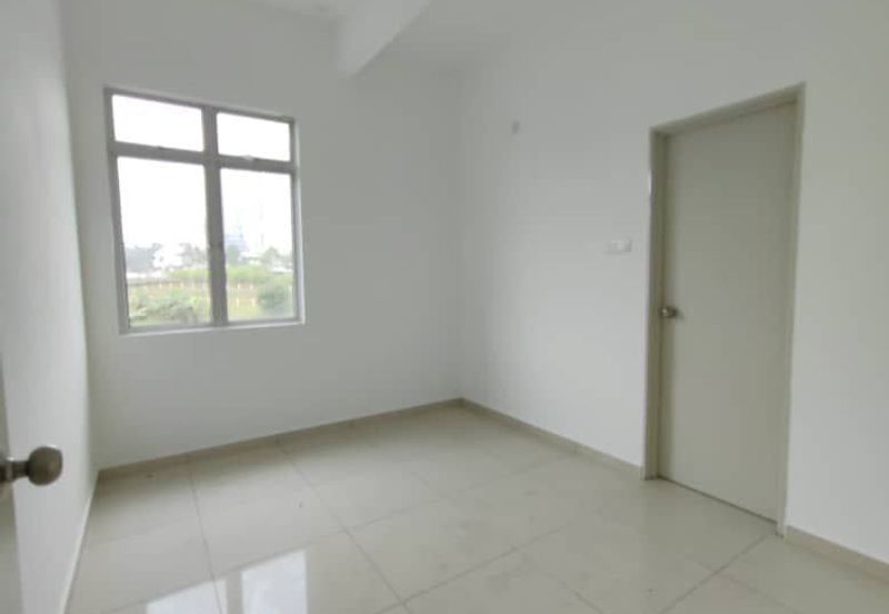 Double Storey Cluster Corner House Lot Taman Kempas Utama Johor Bahru For Sale