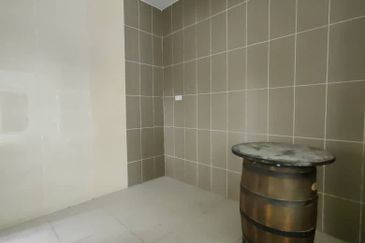 Double Storey Cluster Corner House Lot Taman Kempas Utama Johor Bahru For Sale