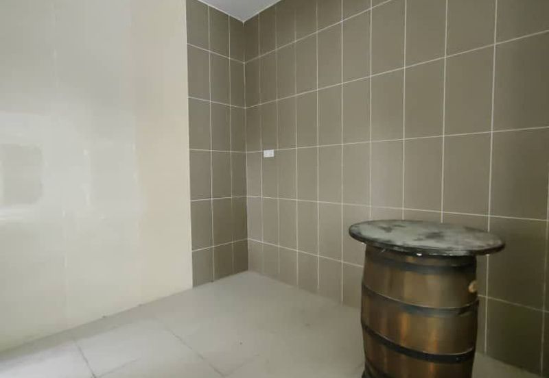 Double Storey Cluster Corner House Lot Taman Kempas Utama Johor Bahru For Sale