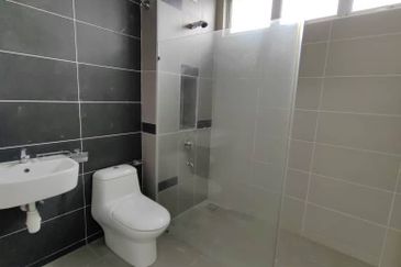 Double Storey Cluster Corner House Lot Taman Kempas Utama Johor Bahru For Sale