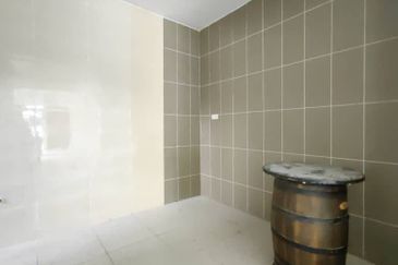 Double Storey Cluster Corner House Lot Taman Kempas Utama Johor Bahru For Sale