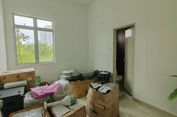 Double Storey Cluster Corner House Lot Taman Kempas Utama Johor Bahru For Sale