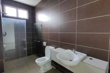 Double Storey Cluster Corner House Lot Taman Kempas Utama Johor Bahru For Sale