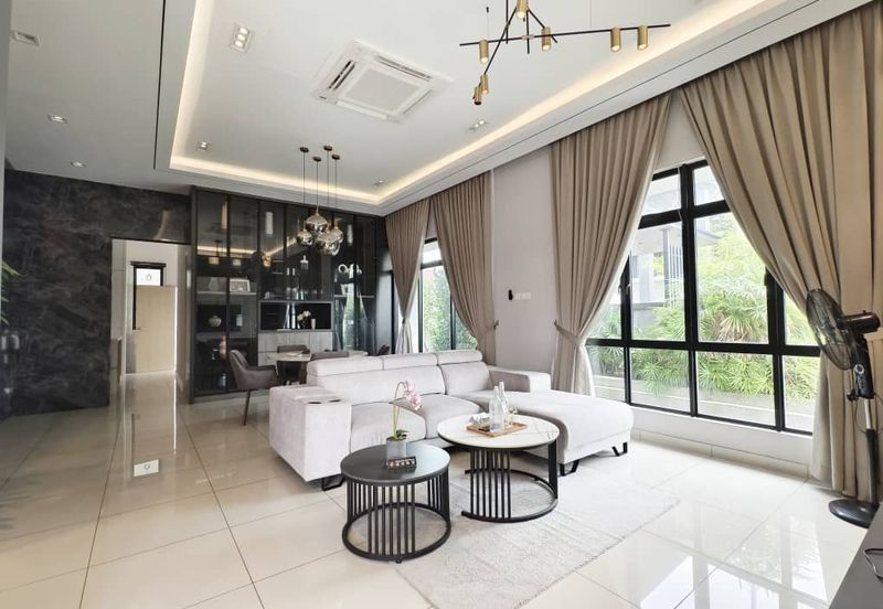 Austin Residence @Taman Mount Austin