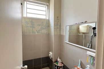 Jalan Setia Tropika 3/12