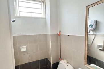 Jalan Setia Tropika 3/12