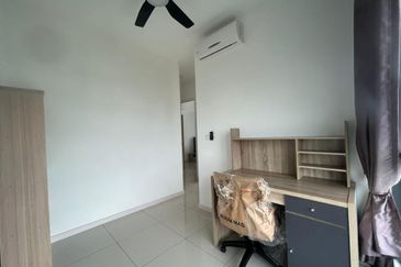 The M @ Medini Macrolink