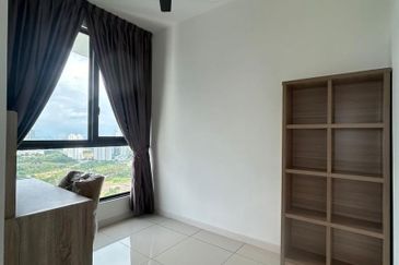 The M @ Medini Macrolink