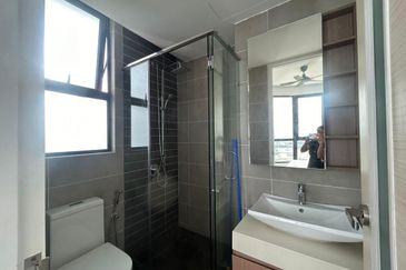 The M @ Medini Macrolink