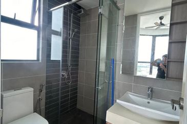 The M @ Medini Macrolink