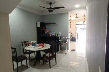 Jalan Setia Tropika 4/12