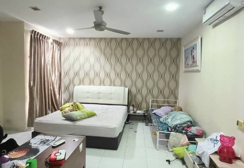 Jalan Setia Tropika 4/12