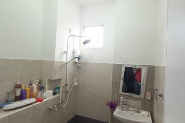 Jalan Setia Tropika 4/12