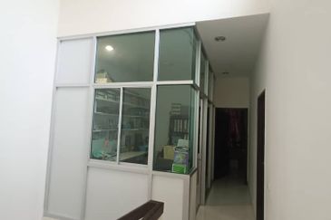 Jalan Setia Tropika 4/12