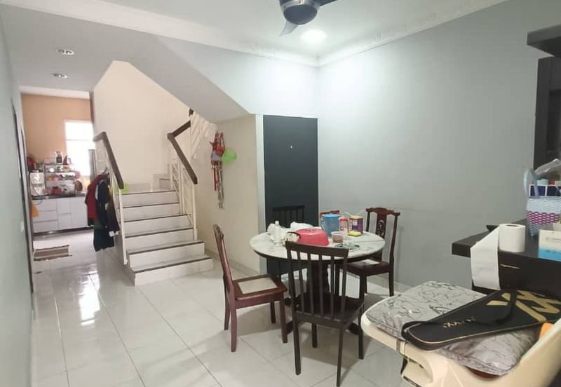 Jalan Setia Tropika 4/12