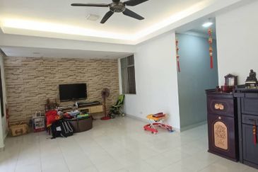 Jalan Setia Tropika 4/12