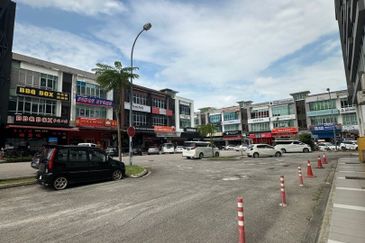 Taman Mount Austin Commercial