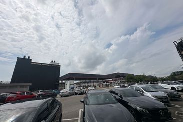 Taman Mount Austin Commercial