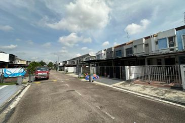 Jalan Setia Tropika 3/12