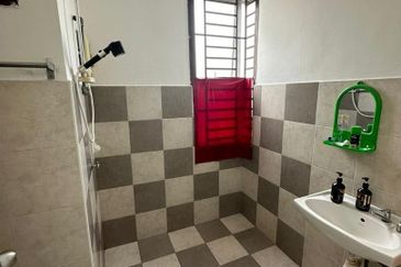 Jalan Setia Tropika 3/12