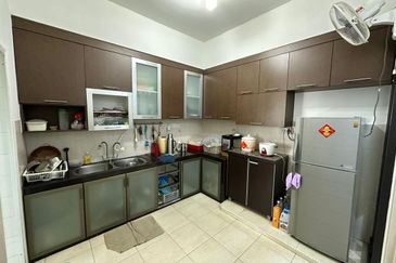 Jalan Setia Tropika 3/12