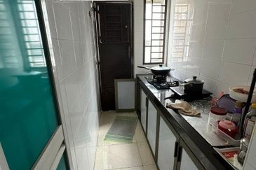 Jalan Setia Tropika 3/12