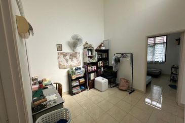 Jalan Setia Tropika 3/12