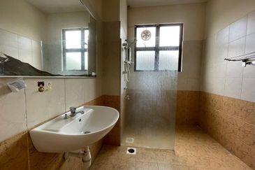 Jalan Austin Heights 1