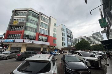 Taman Mount Austin Commercial