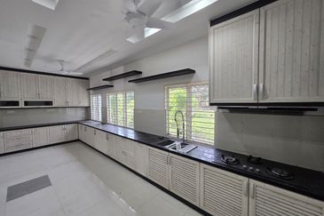 Perdana Lakeview East