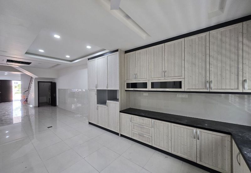 Perdana Lakeview East