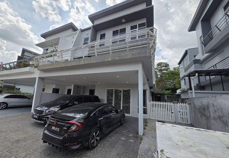 Perdana Lakeview East