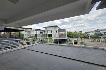 Perdana Lakeview East