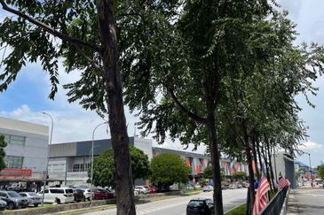 Below Market!! Triple Storey Shop Office@GEO Bukit Rimau!! AAA Stock Worth to Invest!! 