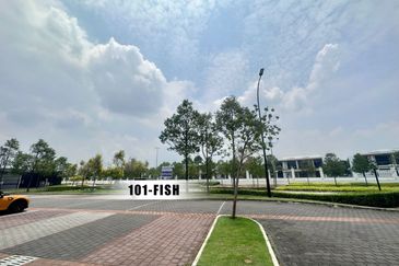 Below Market Price!! Facing Main Road End Lot Double Storey Shop Office Eco Somerset @ Eco Sanctuary