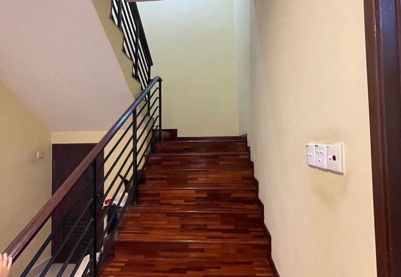 Below market!! Double storey Unit@Kota Kemuning!! Price Drop!! 