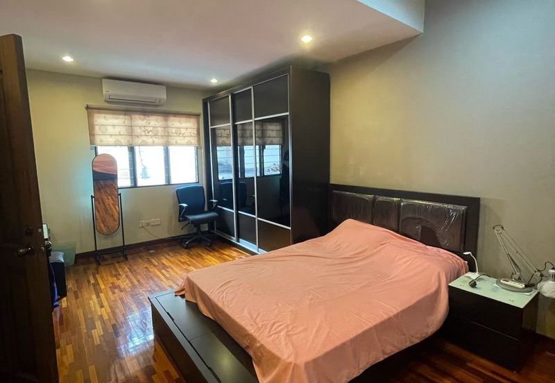 Below market!! Double storey Unit@Kota Kemuning!! Price Drop!! 