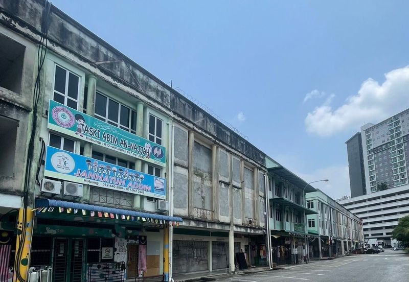 FULLY TENANTED!! Triple Storey Shoplot, Taman Seroja, Sepang