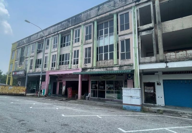 FULLY TENANTED!! Triple Storey Shoplot, Taman Seroja, Sepang